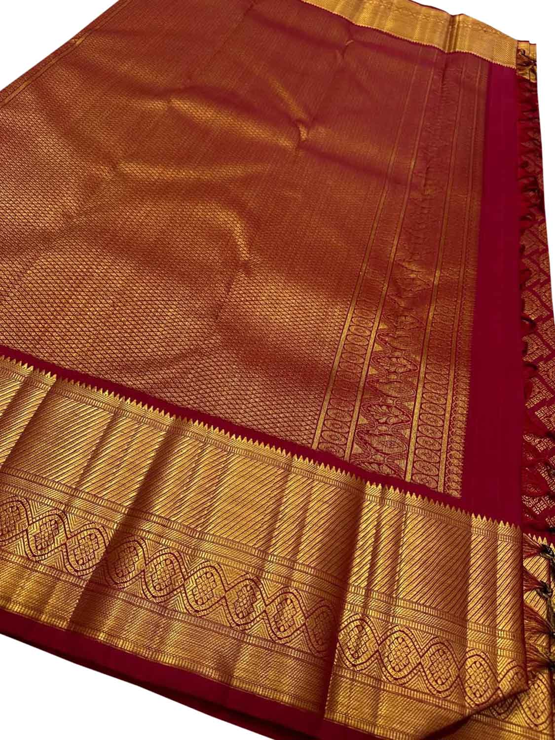 Exquisite Red Kanjeevaram Silk Saree - Handloom Beauty - Luxurion World