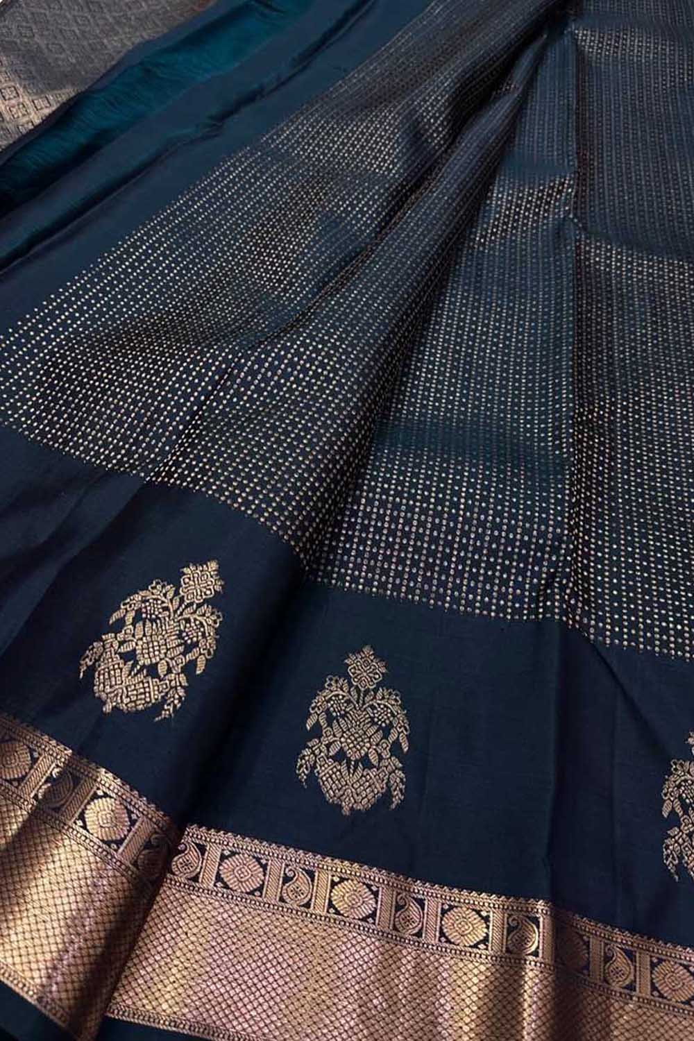 Blue Handloom Kanjeevaram Pure Silk Saree - Elegant and Timeless - Luxurion World