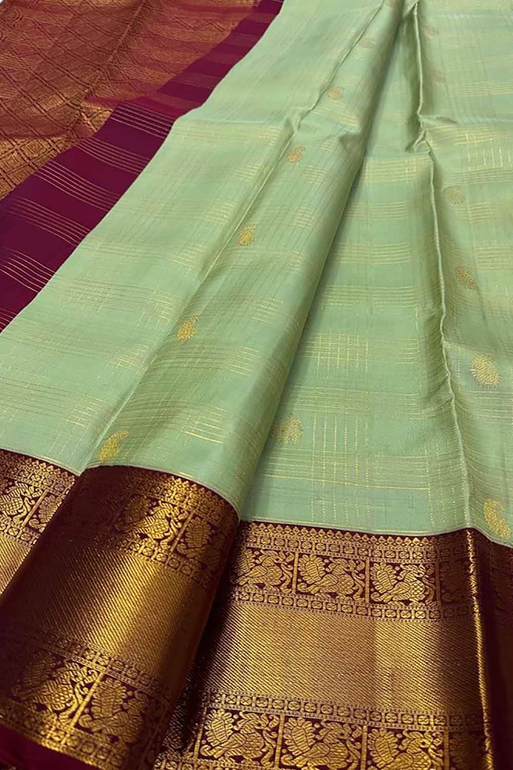 Green Handloom Kanjeevaram Pure Silk Paisley Design Saree - Luxurion World