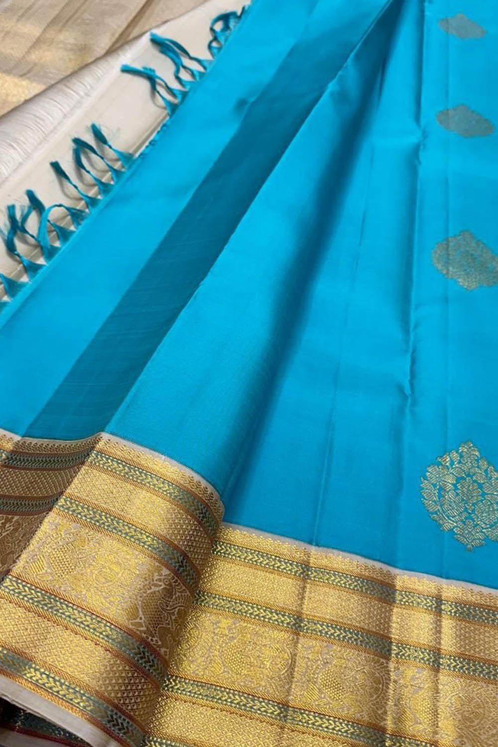 Blue Kanjeevaram Handloom Pure Silk Saree - Luxurion World