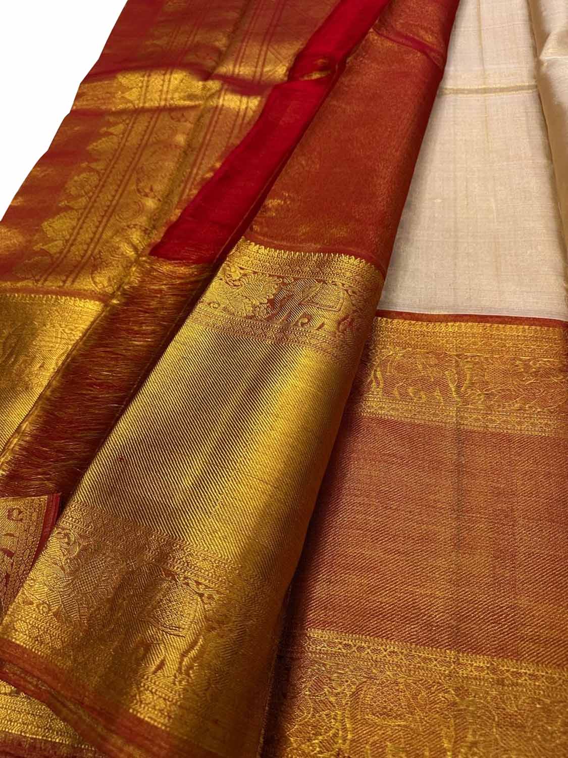Exquisite Golden Kanjeevaram Handloom Pure Silk Saree - Luxurion World