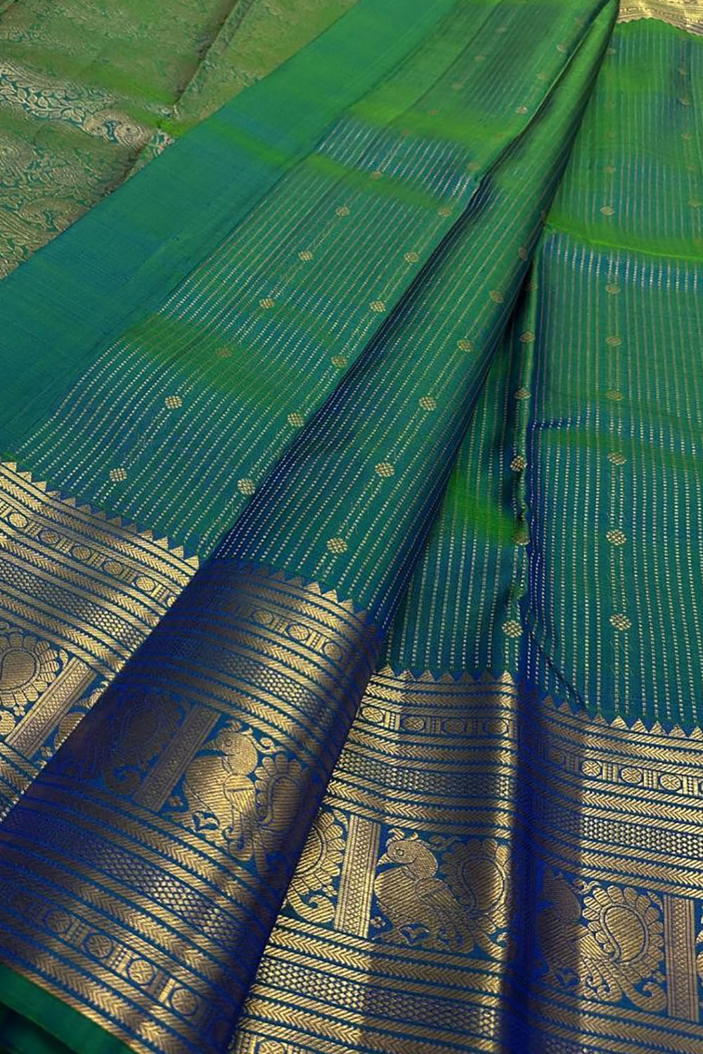 Green Handloom Kanjeevaram Pure Silk Saree - Luxurion World