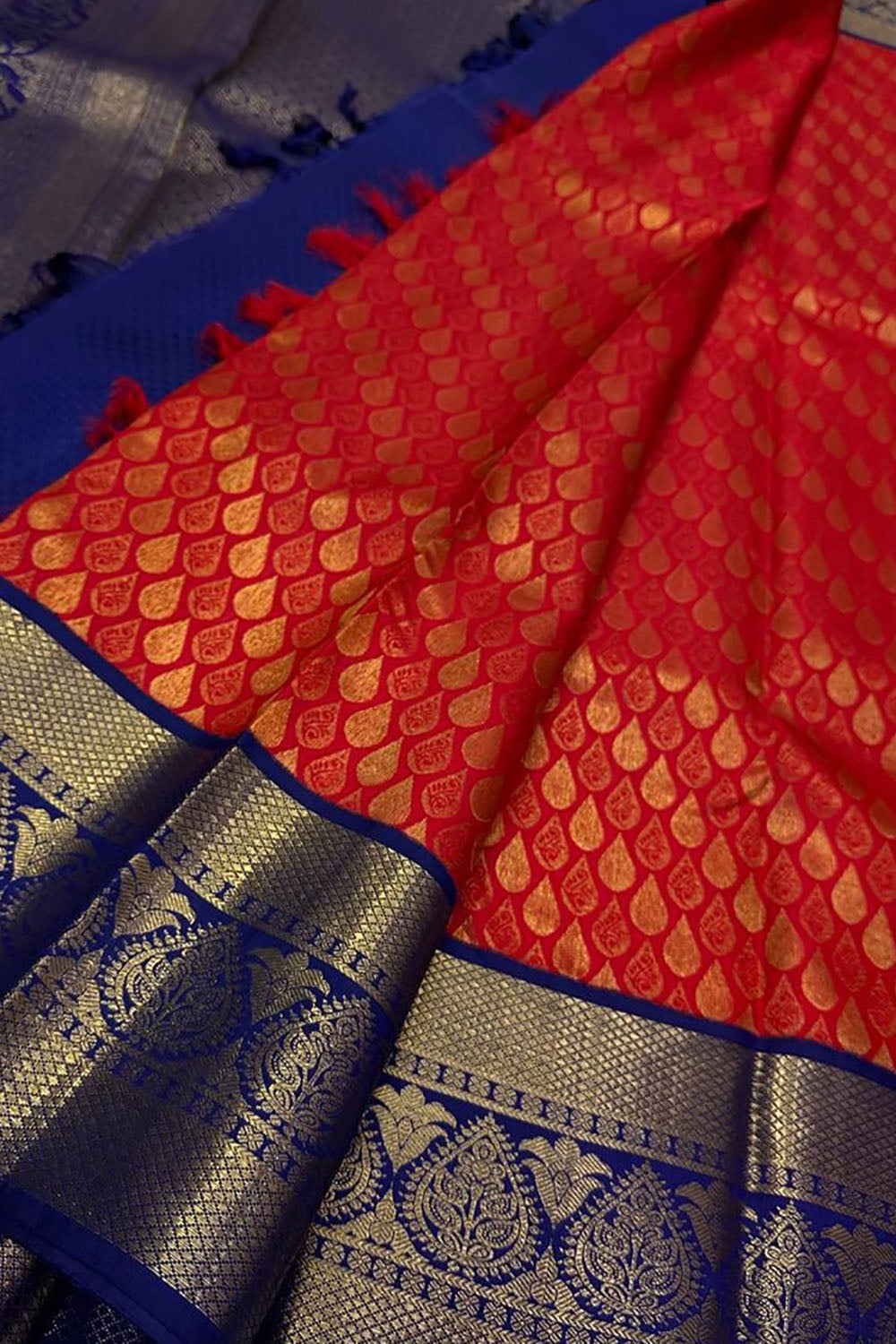 Red Handloom Kanjeevaram Pure Silk Saree - Luxurion World