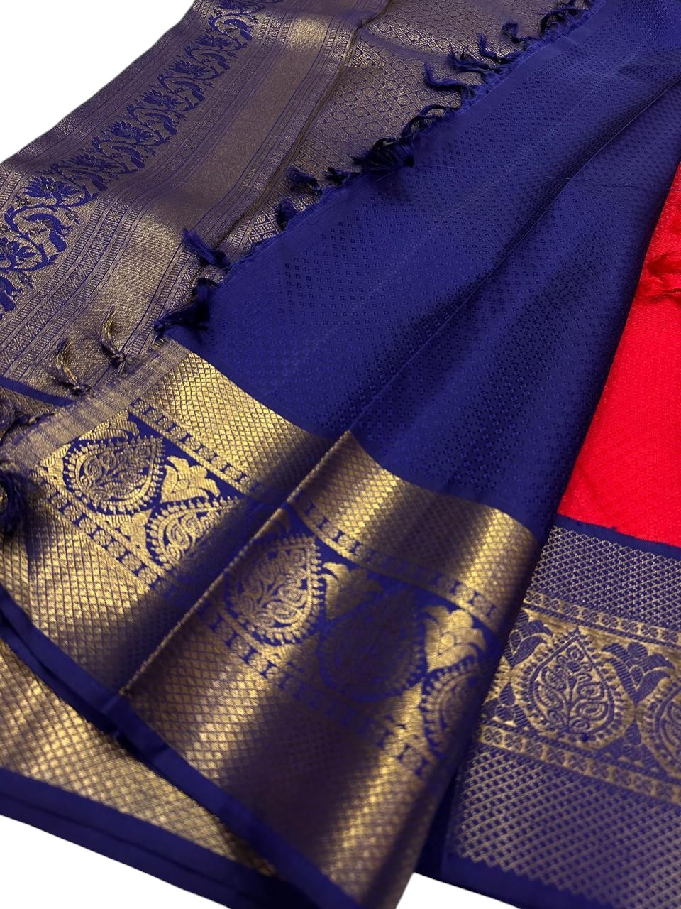 Red Handloom Kanjeevaram Pure Silk Saree - Luxurion World
