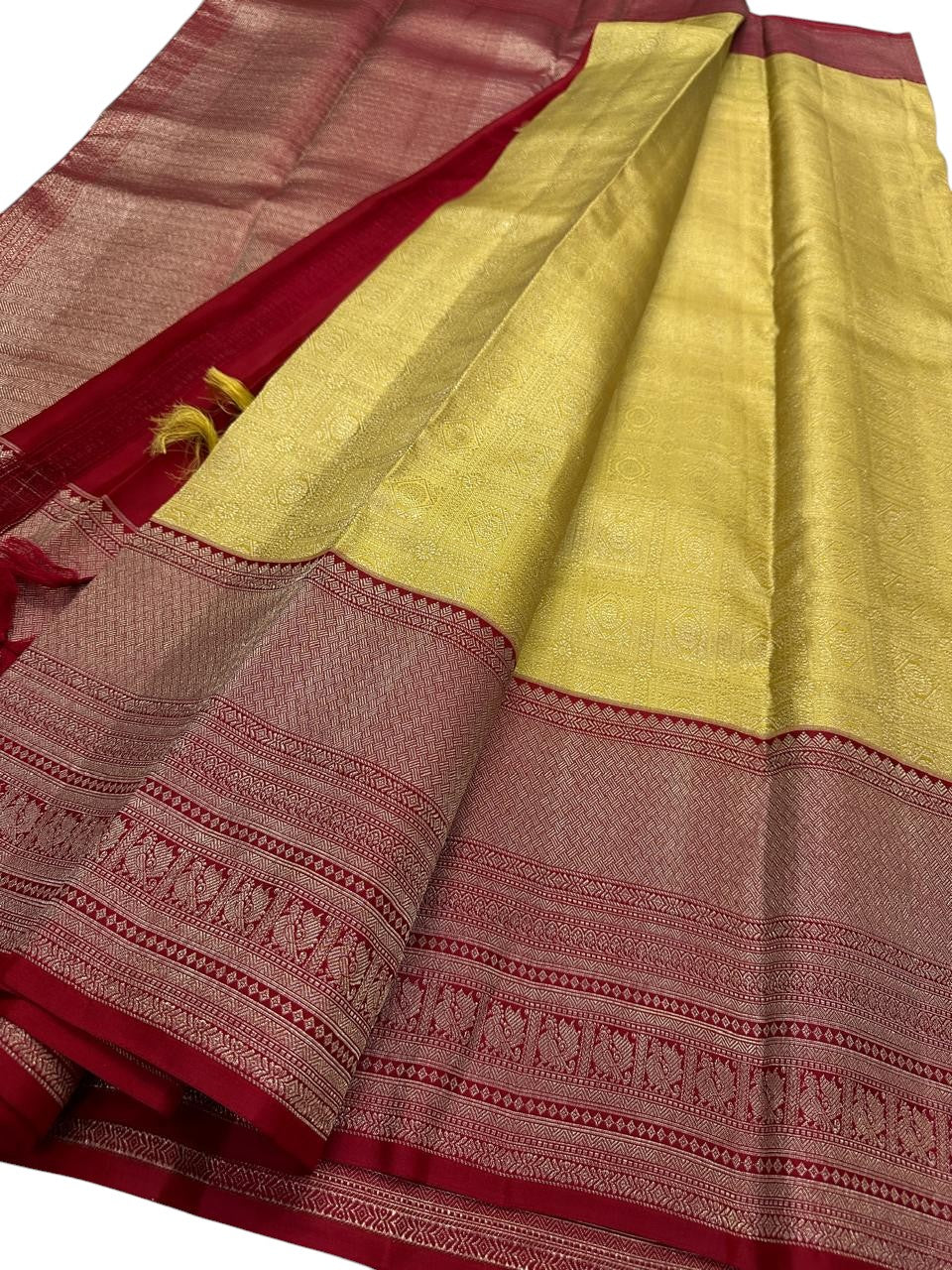 Exquisite Golden Kanjeevaram Silk Saree - Luxurion World