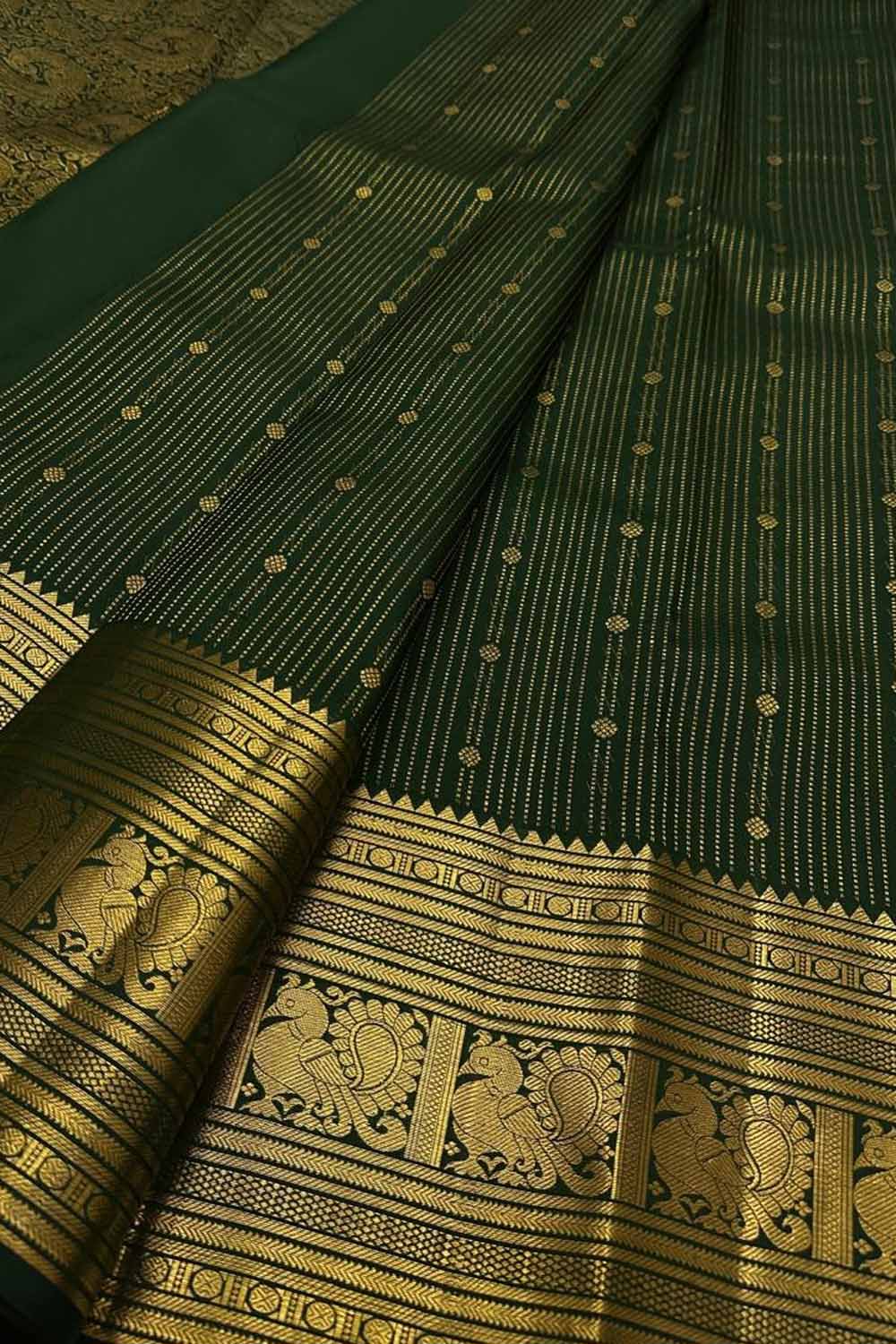 Green Handloom Kanjeevaram Pure Silk Saree - Elegant and Luxurious - Luxurion World
