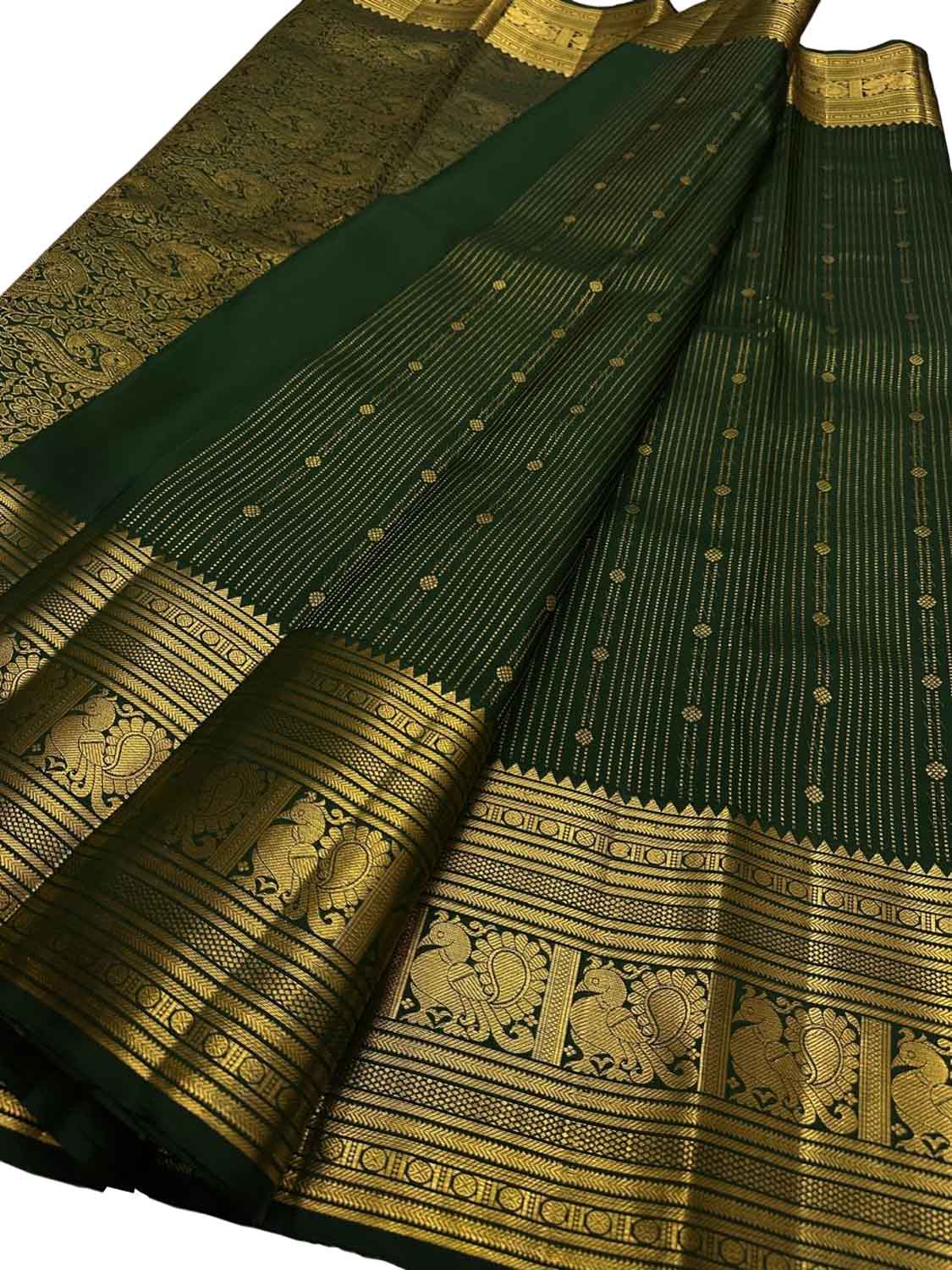 Green Handloom Kanjeevaram Pure Silk Saree - Elegant and Luxurious - Luxurion World