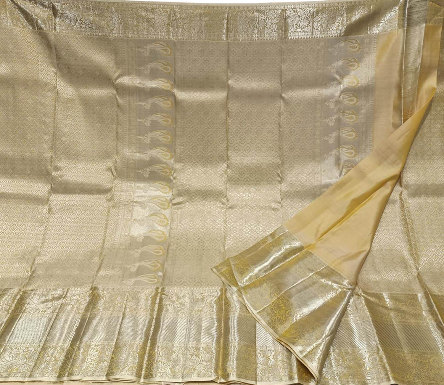 Pure Silk Pastel Handloom Kanjeevaram Saree: Elegant and Timeless - Luxurion World