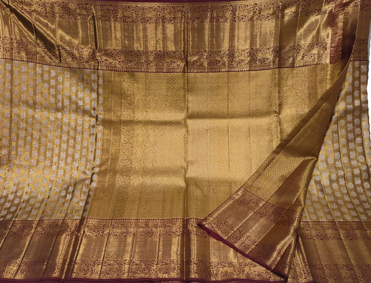 Golden Kanjeevaram Handloom Pure Silk Saree - Luxurion World