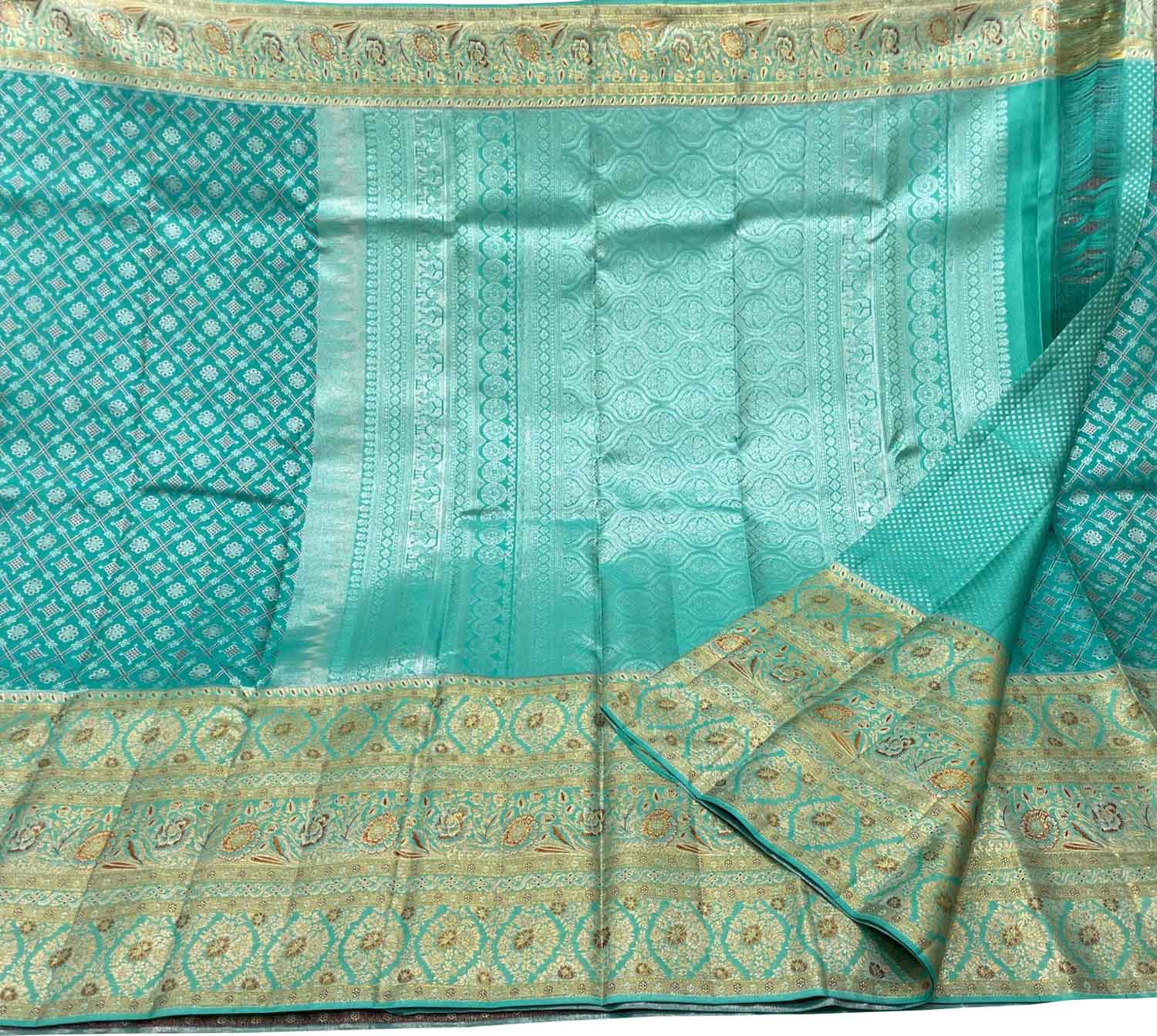 Royal Blue Silk Saree: Handloom Kanjeevaram Elegance - Luxurion World