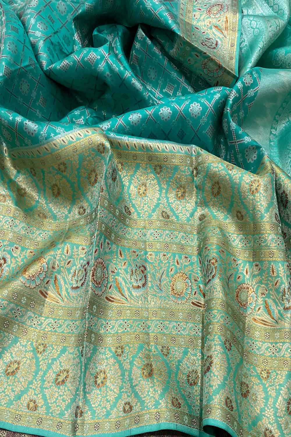 Royal Blue Silk Saree: Handloom Kanjeevaram Elegance - Luxurion World