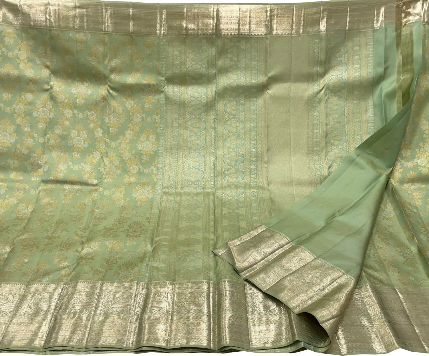 Green Handloom Kanjeevaram Silk Saree - Elegant Luxury - Luxurion World
