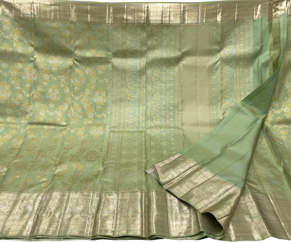 Green Handloom Kanjeevaram Silk Saree - Elegant Luxury - Luxurion World