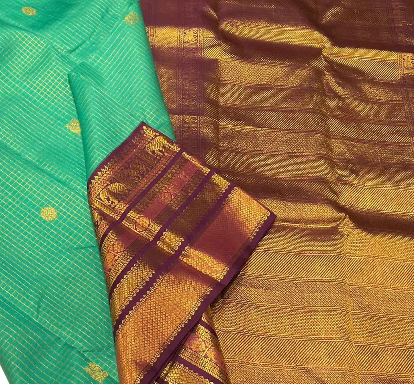 Green Handloom Kanjeevaram Pure Silk Saree - Elegant Luxury - Luxurion World