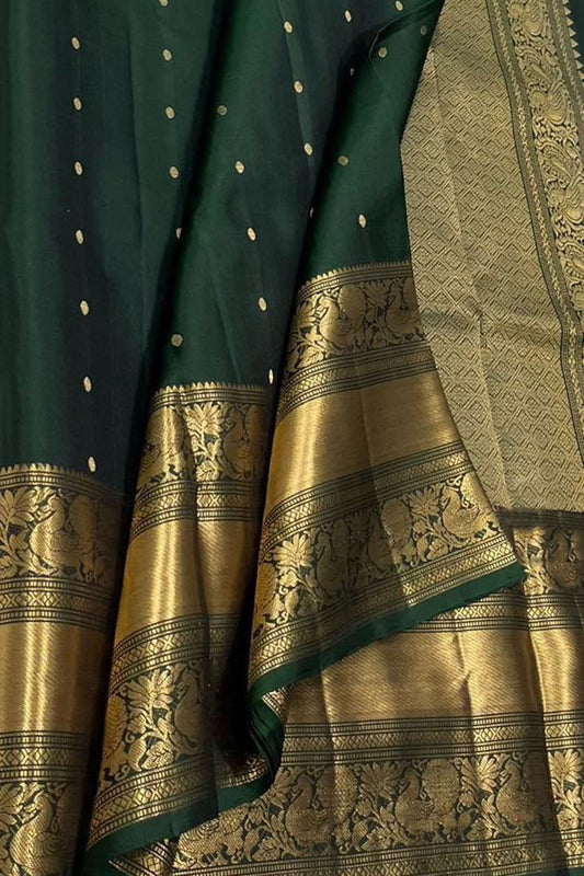 Green Handloom Kanjeevaram Pure Silk Saree - Elegant and Luxurious - Luxurion World
