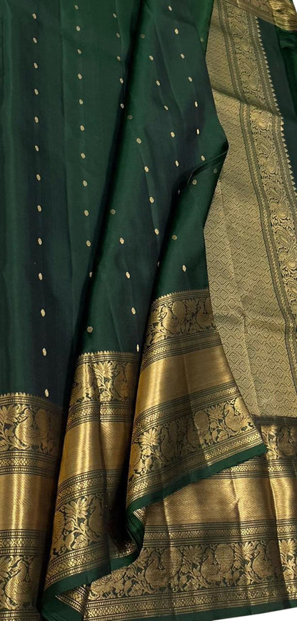 Green Handloom Kanjeevaram Pure Silk Saree - Elegant and Luxurious - Luxurion World