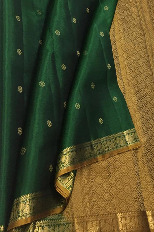 Green Handloom Kanjeevaram Pure Silk Saree - Elegant and Ethereal - Luxurion World
