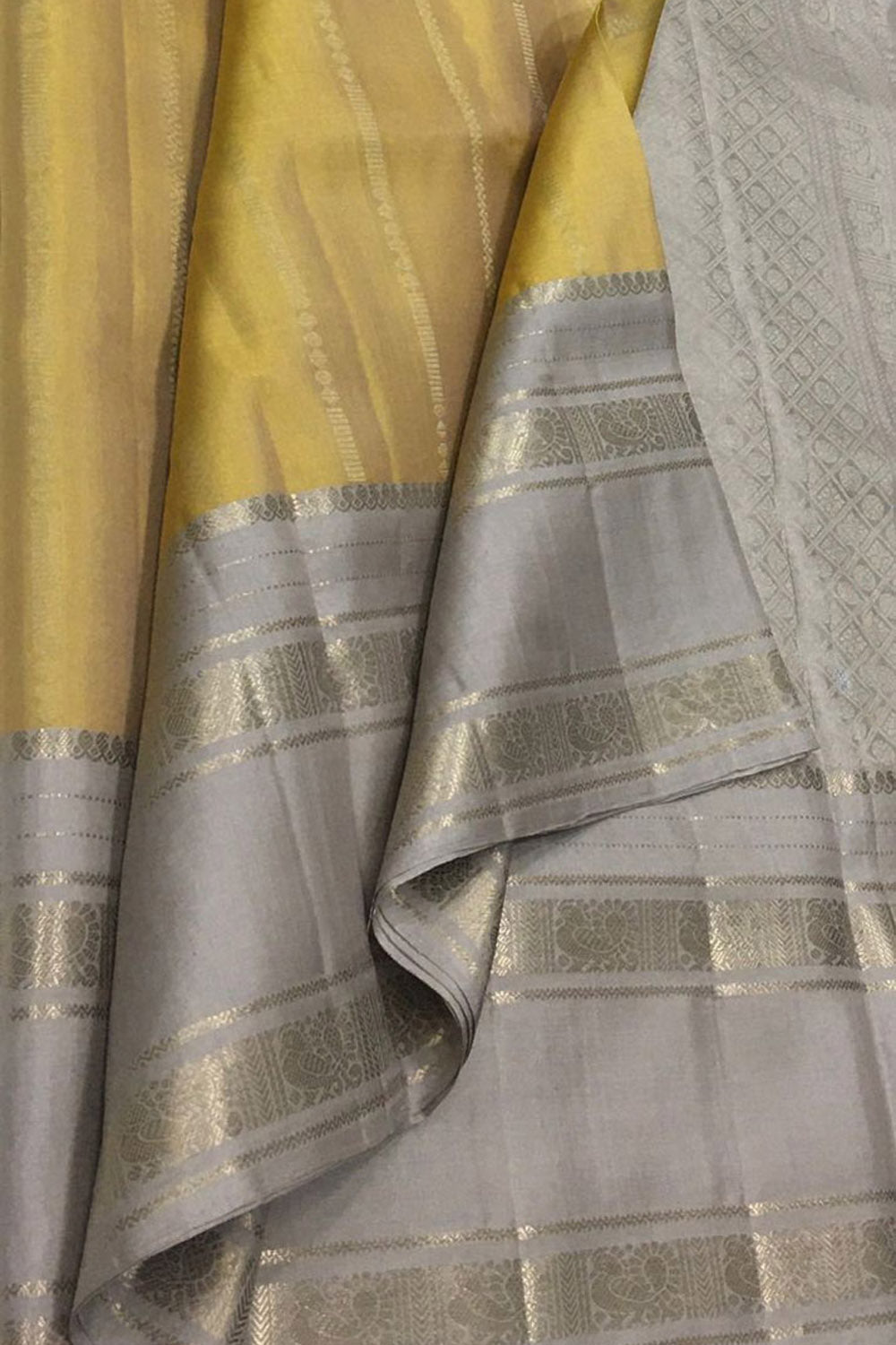 Yellow Handloom Kanjeevaram Pure Silk Saree - Elegant and Timeless - Luxurion World