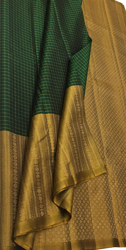 Green Handloom Kanjeevaram Pure Silk Saree - Elegant and Luxurious - Luxurion World