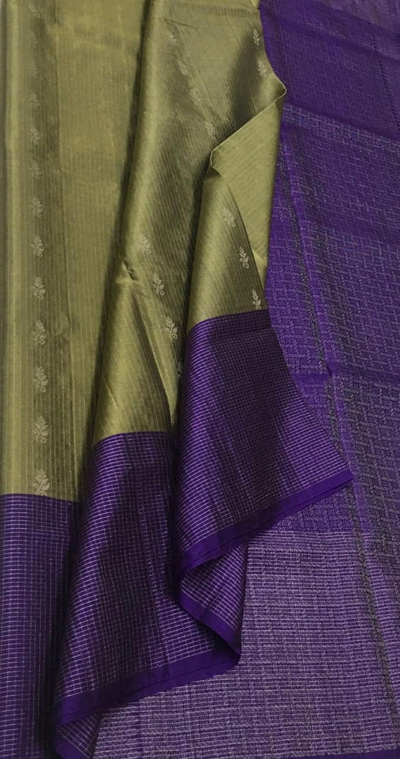 Emerald Elegance: Green Kanjeevaram Silk Saree - Luxurion World