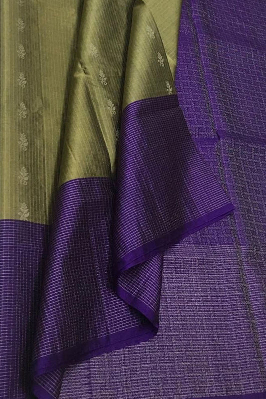 Emerald Elegance: Green Kanjeevaram Silk Saree - Luxurion World