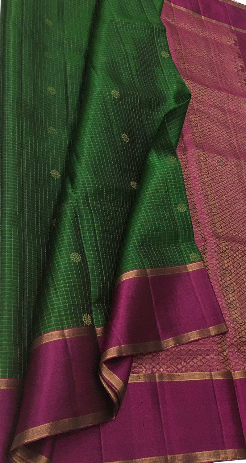 Emerald Elegance: Green Kanjeevaram Silk Saree - Luxurion World