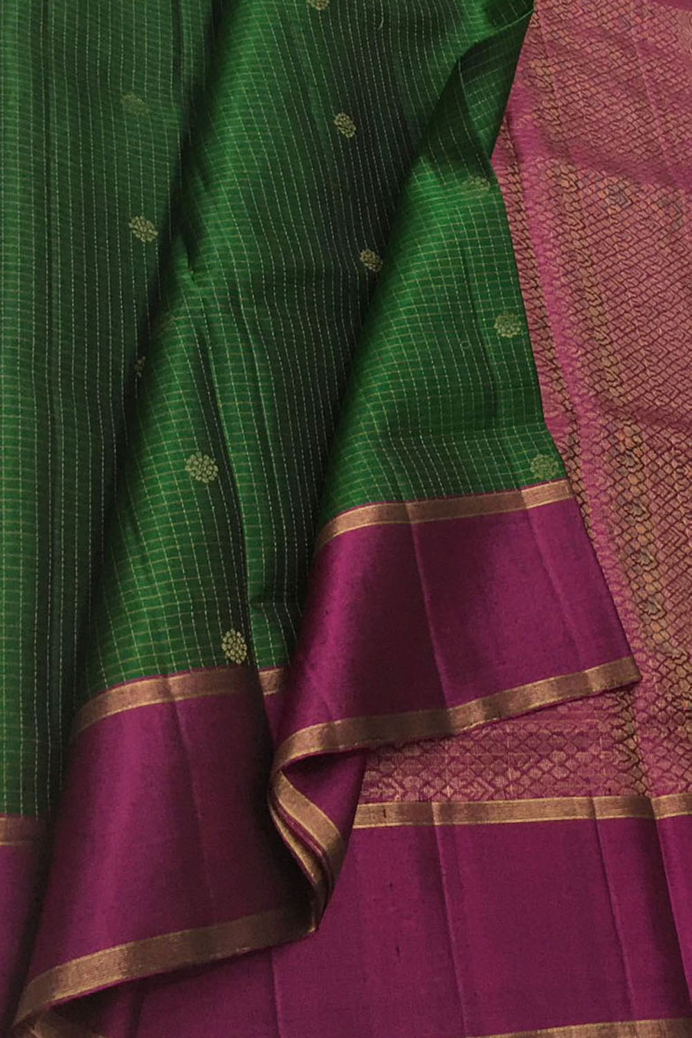 Emerald Elegance: Green Kanjeevaram Silk Saree - Luxurion World