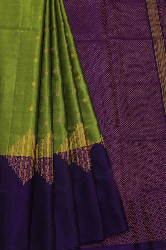 Emerald Elegance: Green Kanjeevaram Pure Silk Saree - Luxurion World