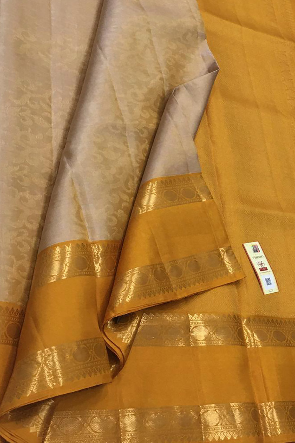 Exquisite Golden Kanjeevaram Handloom Pure Silk Saree - Luxurion World