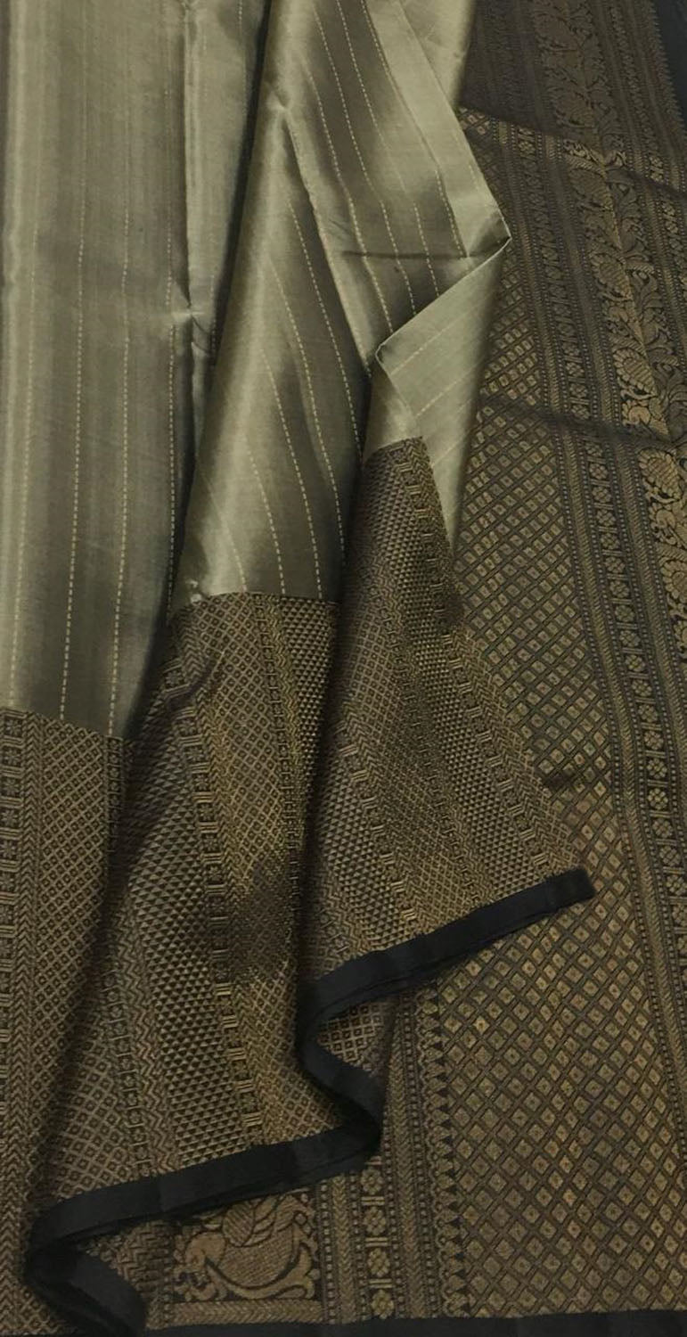 Exquisite Grey Kanjeevaram Handloom Pure Silk Saree - Luxurion World