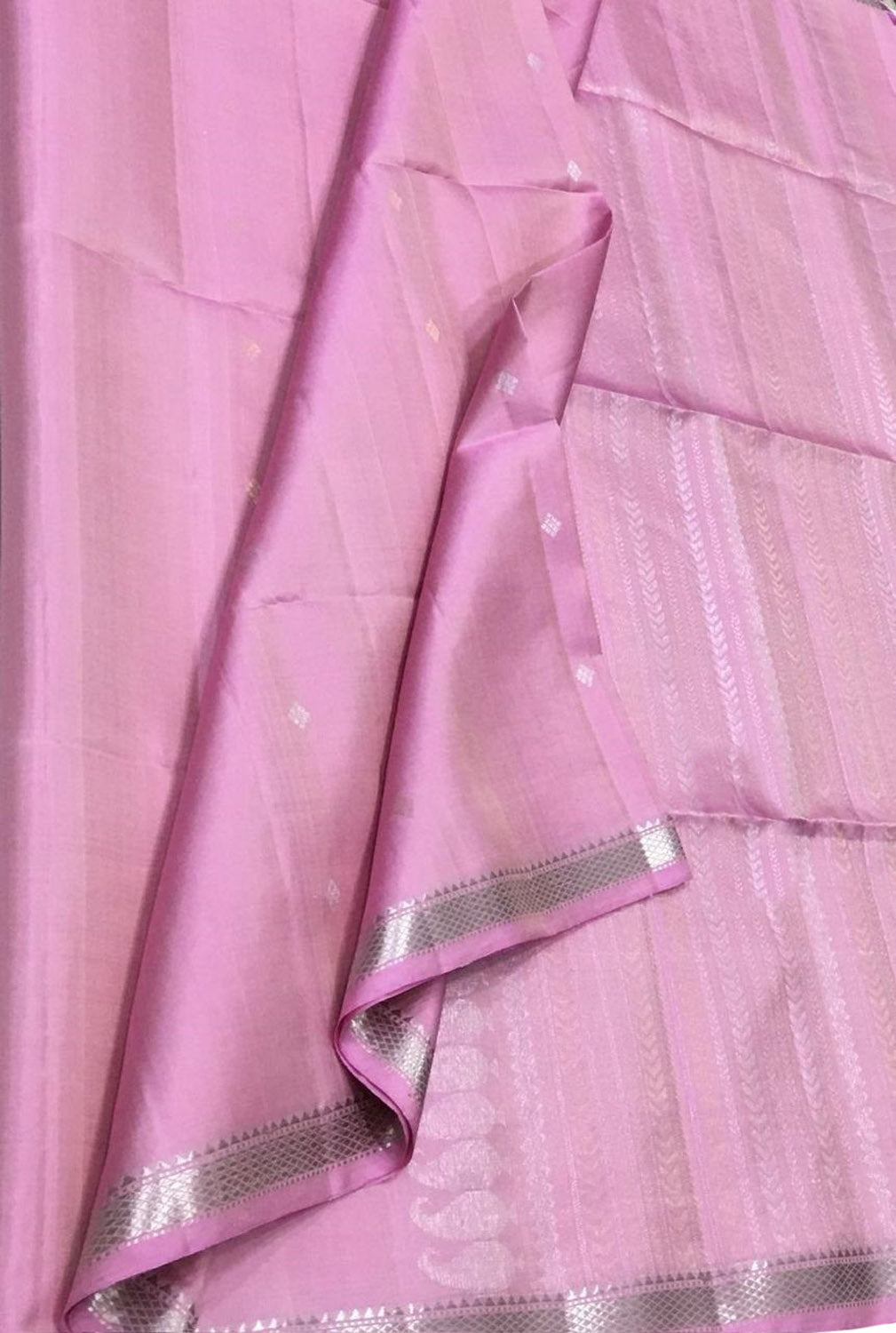 Exquisite Pink And Silver Kanjeevaram Handloom Pure Silk Saree - Luxurion World