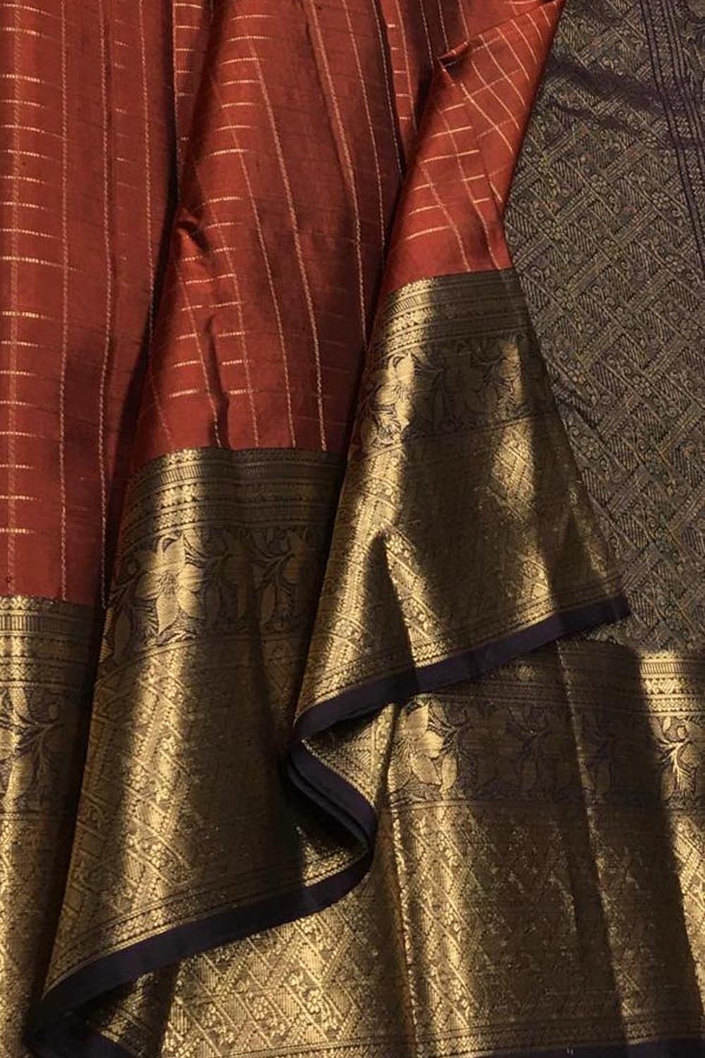 Exquisite Maroon Kanjeevaram Silk Saree - Handloom Beauty - Luxurion World