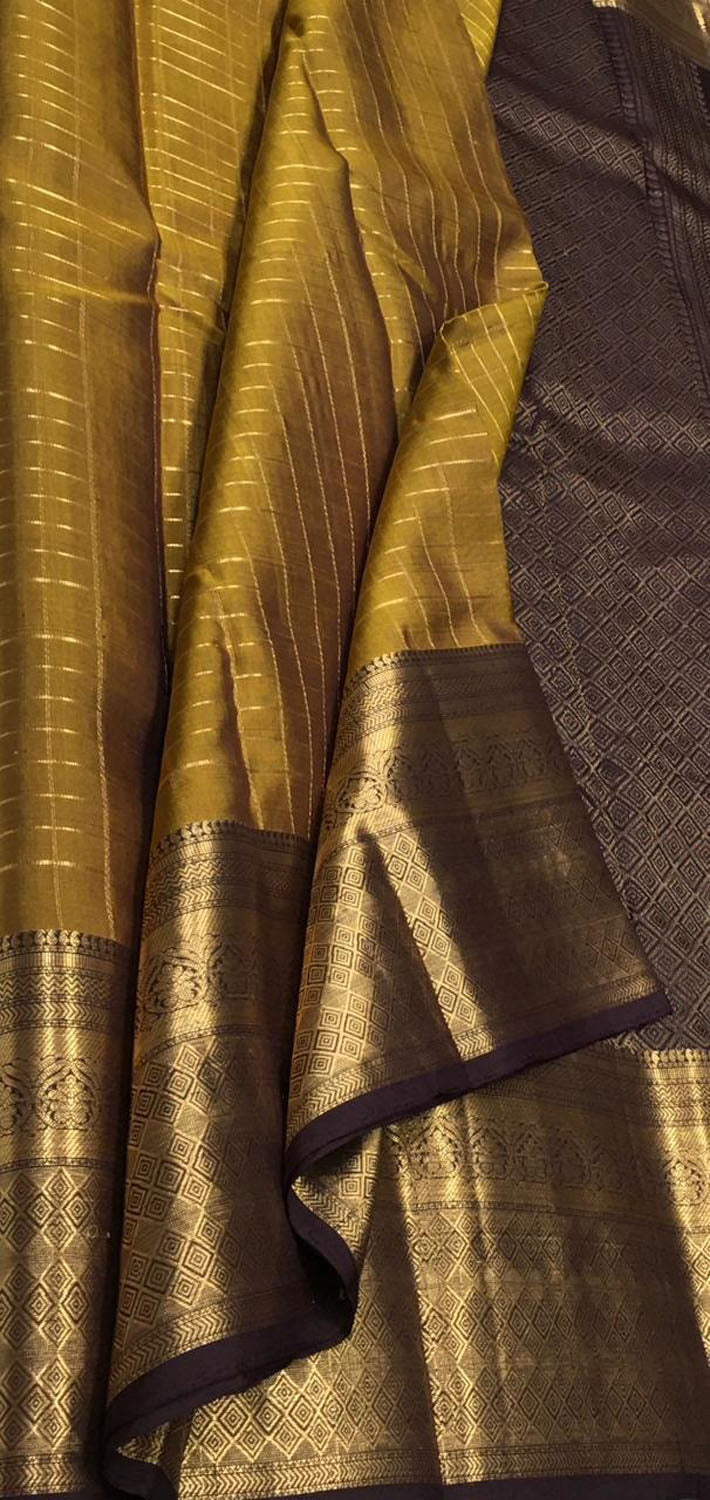 Exquisite Golden Kanjeevaram Silk Saree - Luxurion World
