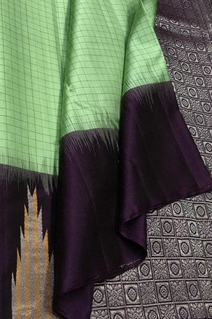 Emerald Elegance: Green Kanjeevaram Pure Silk Saree - Luxurion World