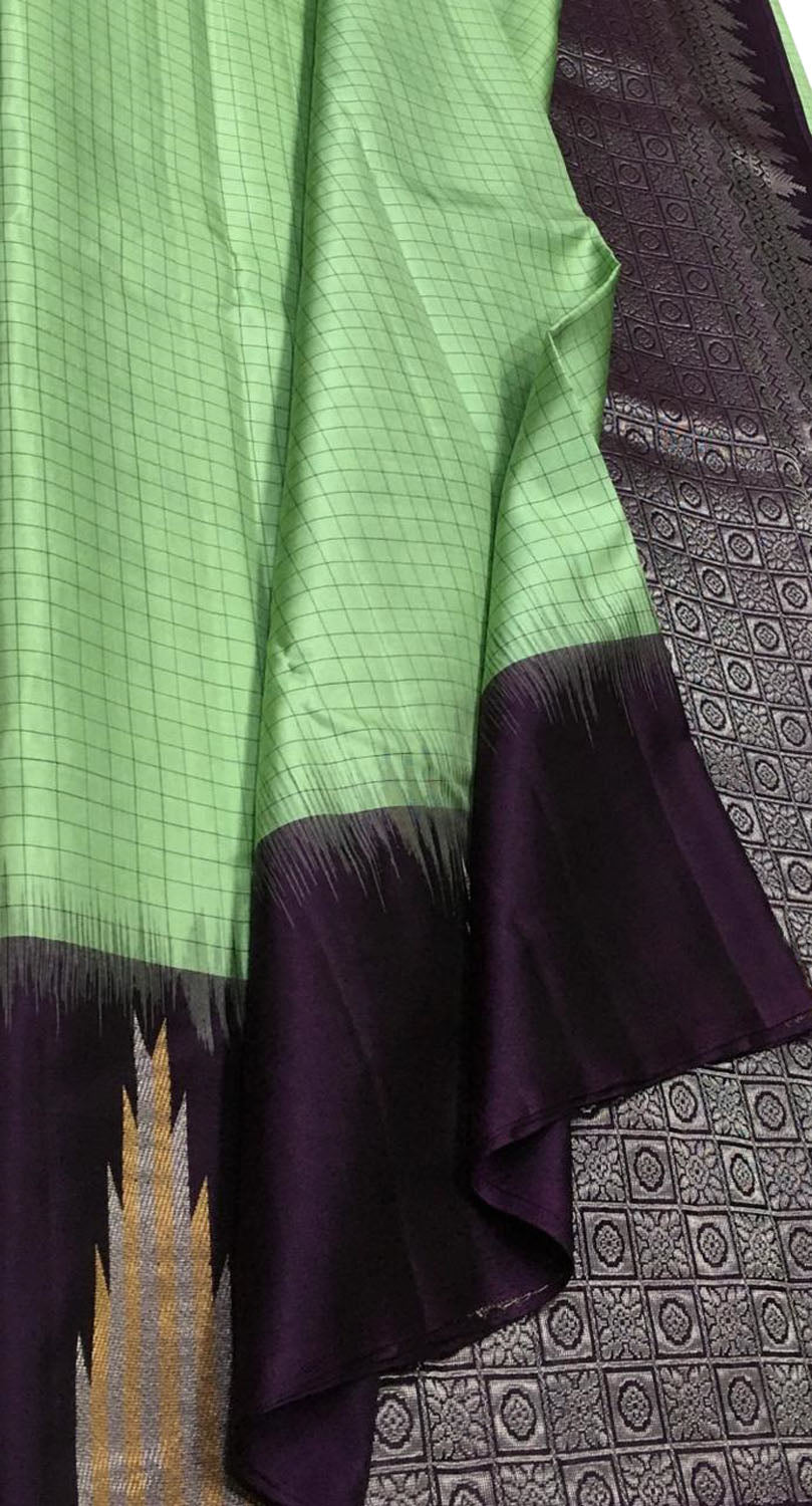 Emerald Elegance: Green Kanjeevaram Pure Silk Saree - Luxurion World