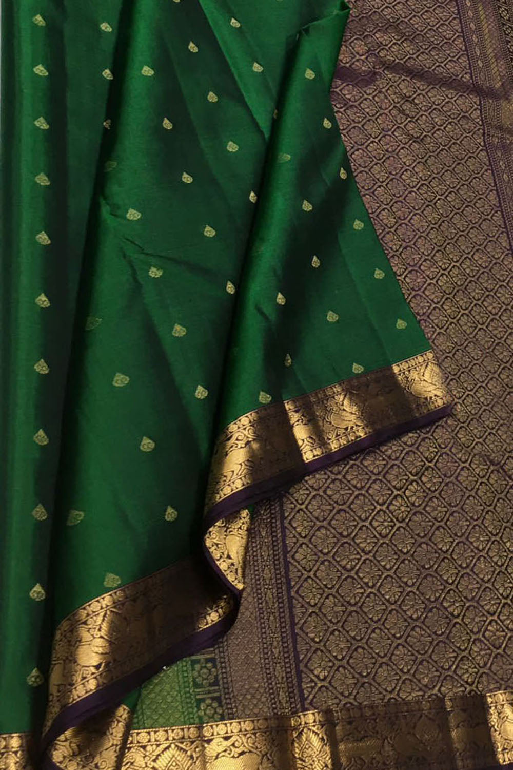 Green Pure Silk Kanjeevaram Handloom Saree - Luxurion World