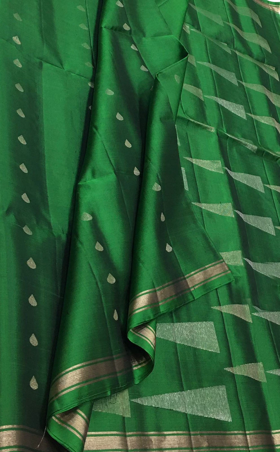 Green Handloom Kanjeevaram Pure Silk Saree - Luxurion World