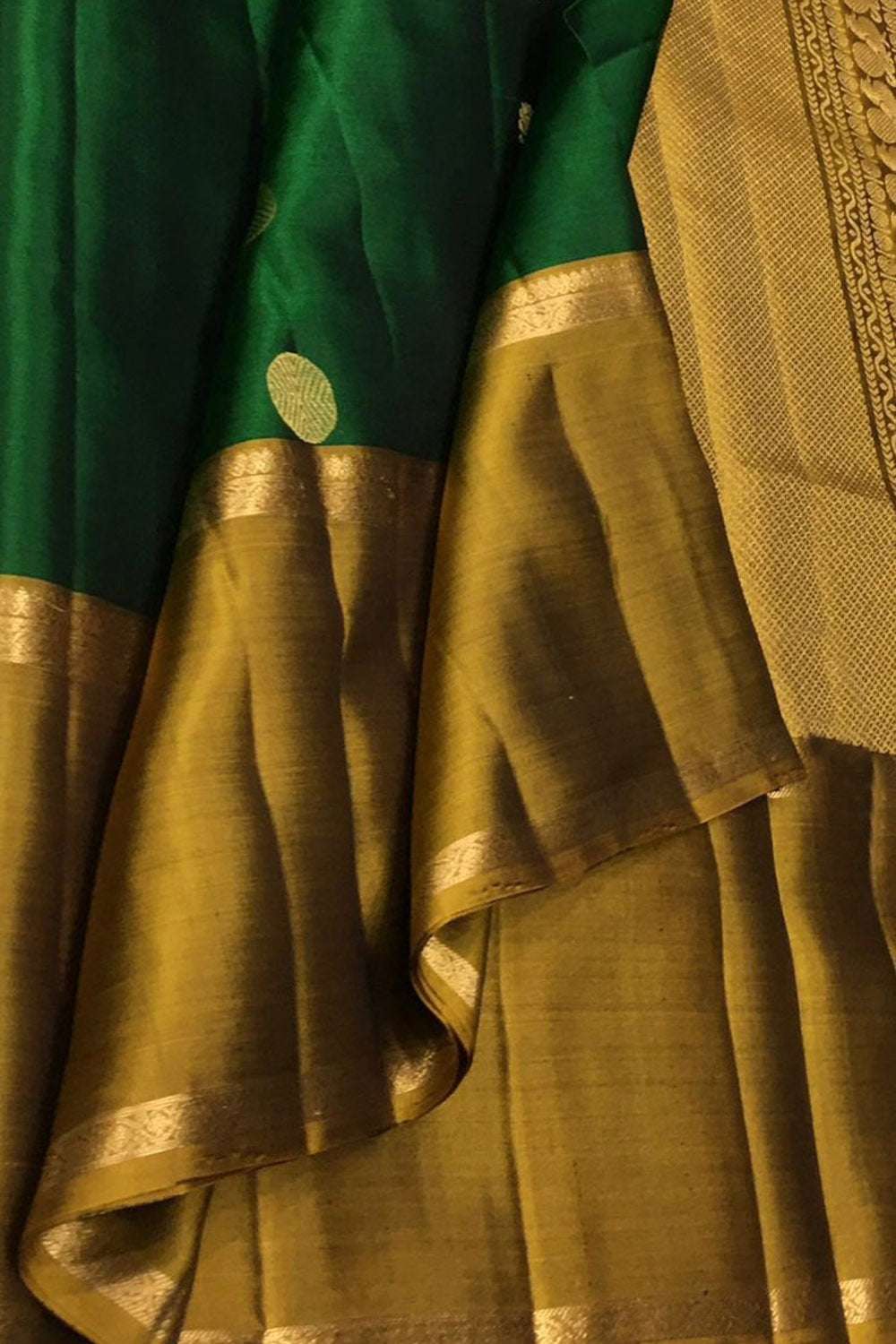Green Handloom Kanjeevaram Pure Silk Saree - Elegant and Luxurious - Luxurion World