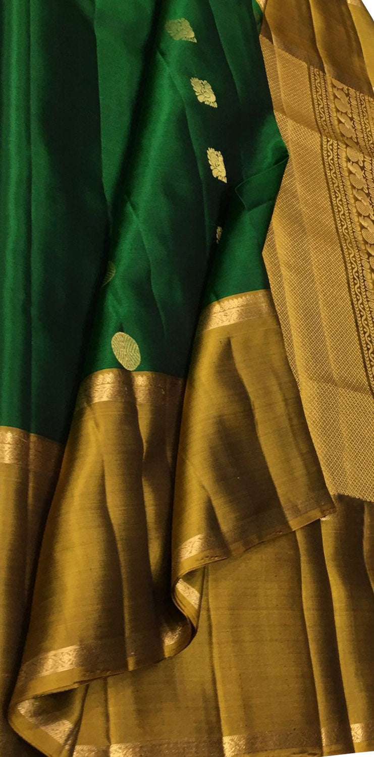 Green Handloom Kanjeevaram Pure Silk Saree - Elegant and Luxurious - Luxurion World