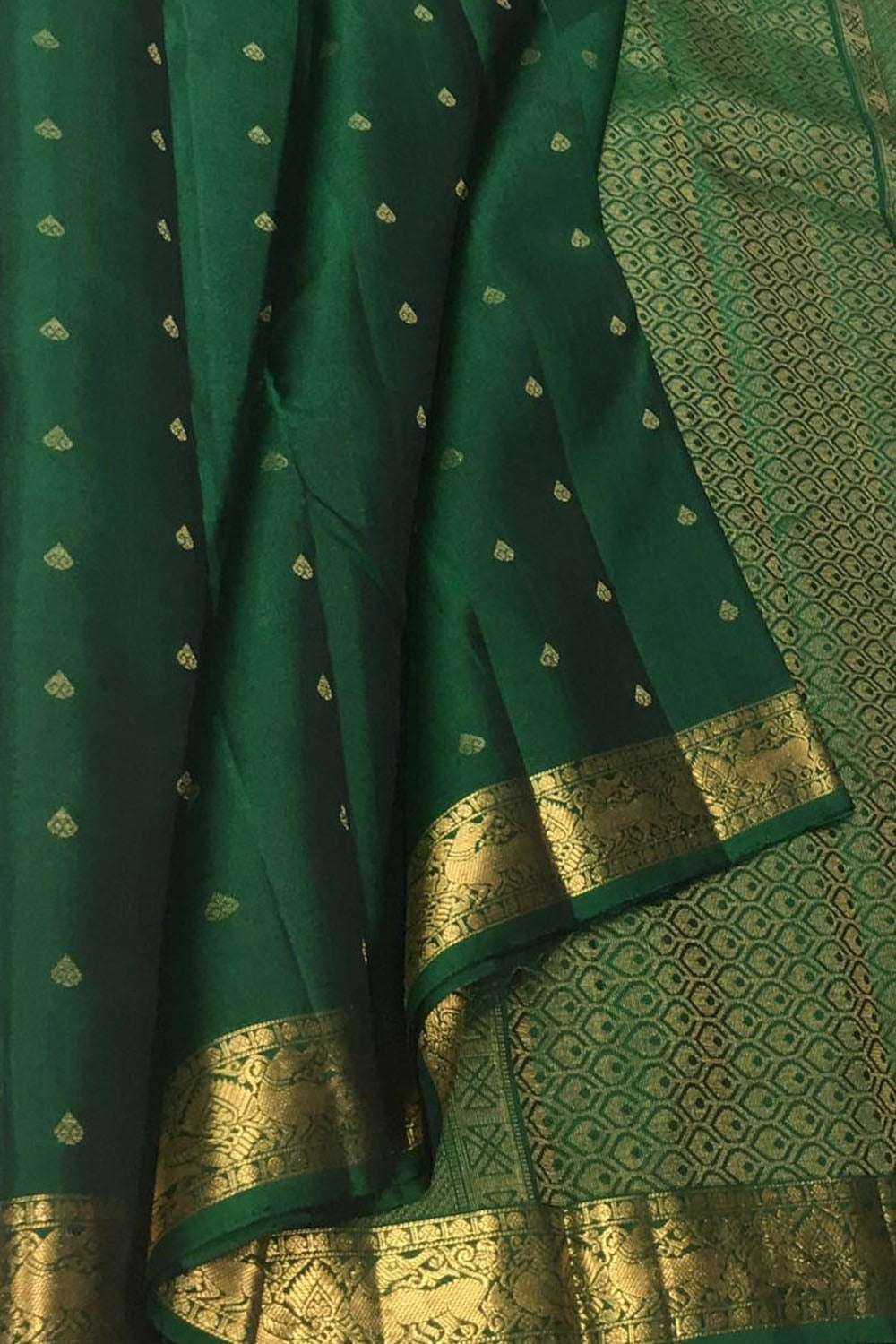 Green Handloom Kanjeevaram Pure Silk Saree - Elegant Style - Luxurion World