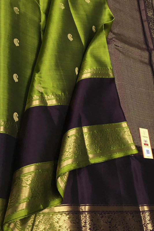 Green Handloom Kanjeevaram Pure Silk Saree - Elegant and Luxurious - Luxurion World