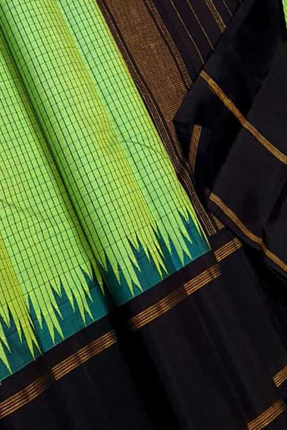 Emerald Elegance: Green Kanjeevaram Pure Silk Saree - Luxurion World