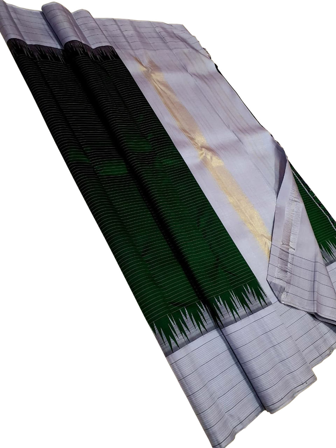 Emerald Elegance: Green Kanjeevaram Pure Silk Saree - Luxurion World