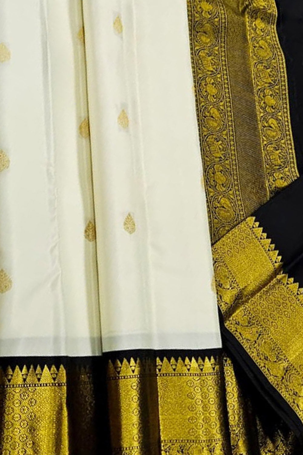 Off-White Handloom Kanjivaram Pure Silk Saree — Gold Zari Motifs, Puja & Wedding