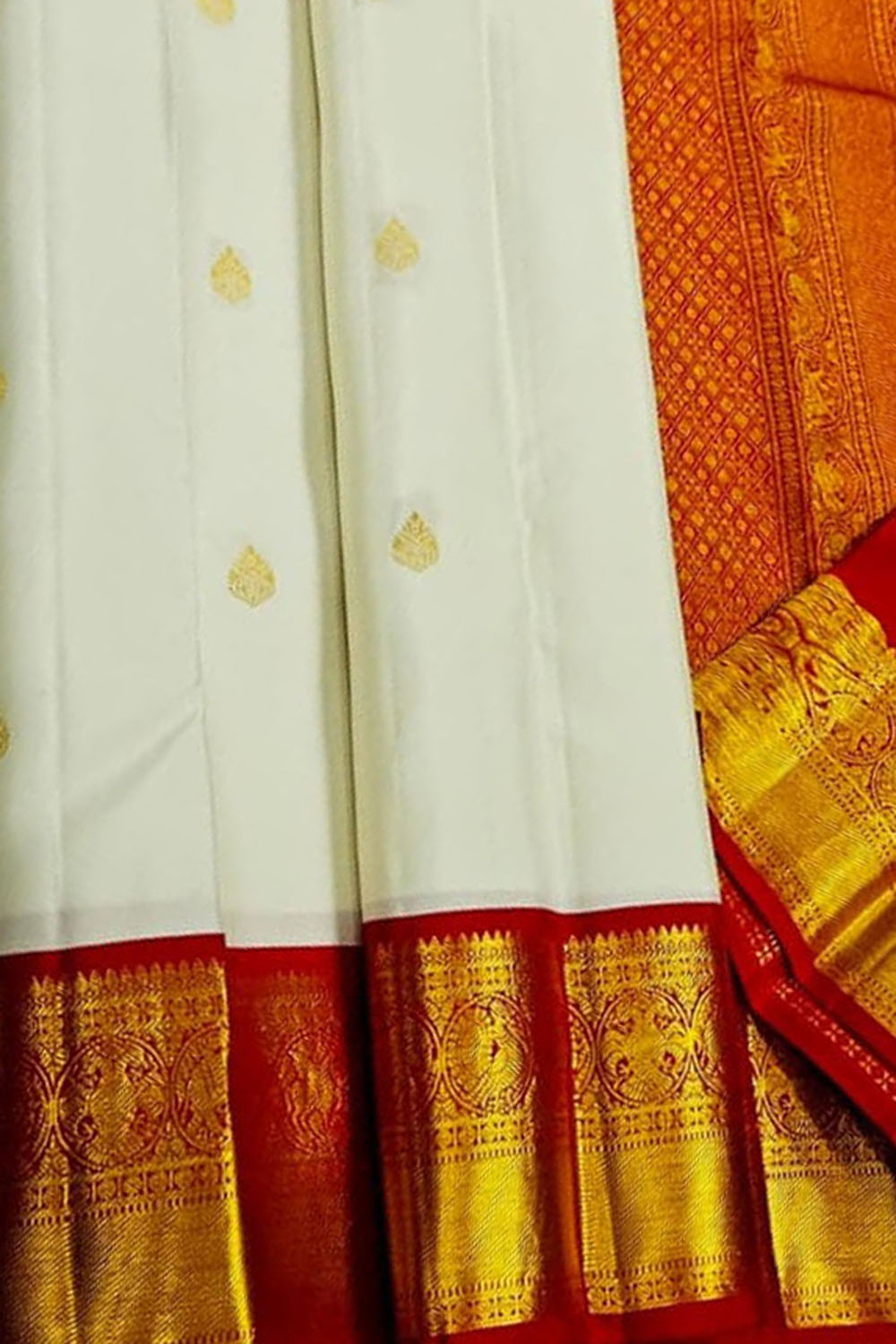 Off-White Handloom Kanjivaram Pure Silk Saree — Contrast Zari Border, Bridal