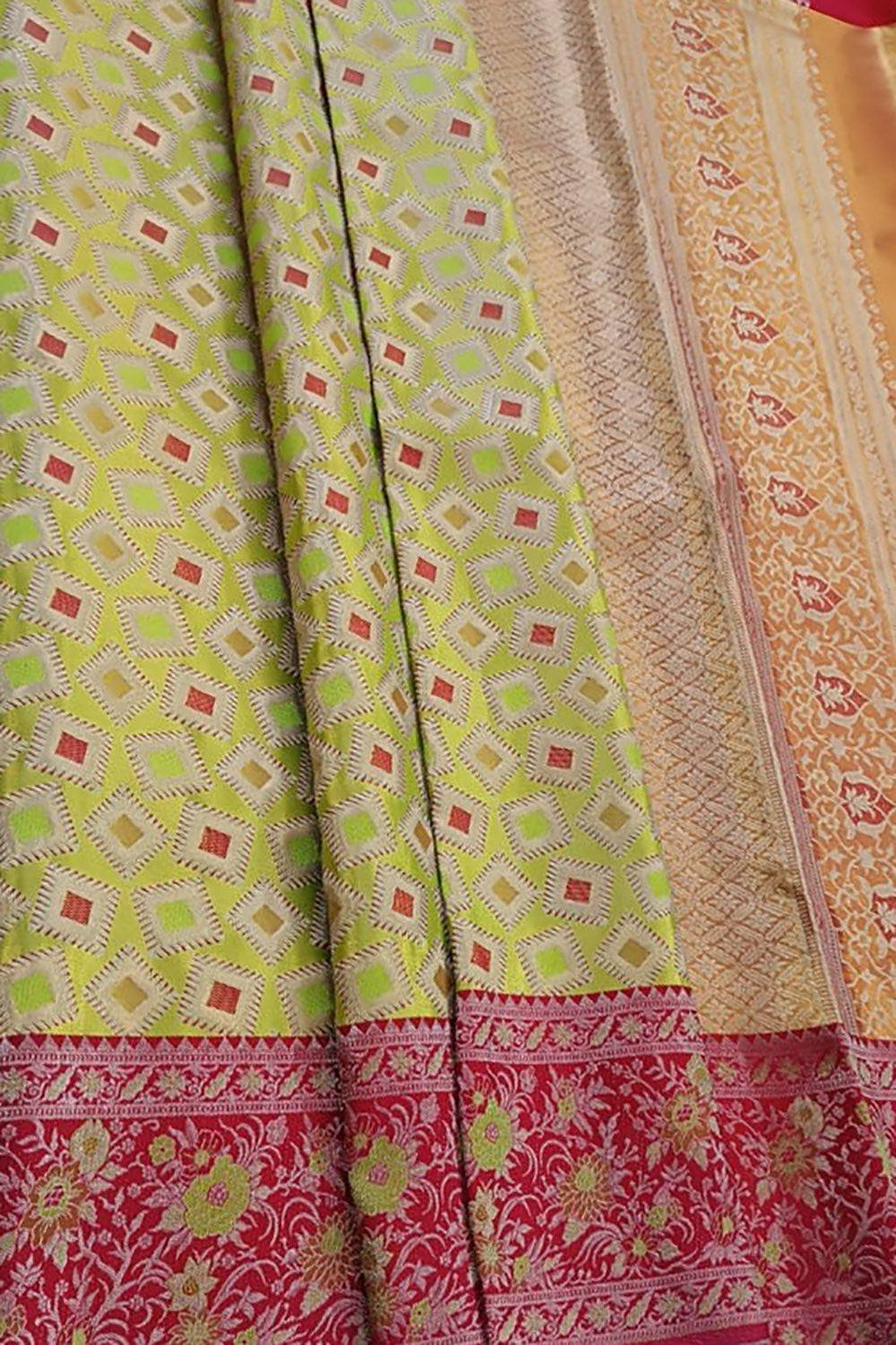 Green Handloom Kanjeevaram Pure Silk Saree - Luxurion World
