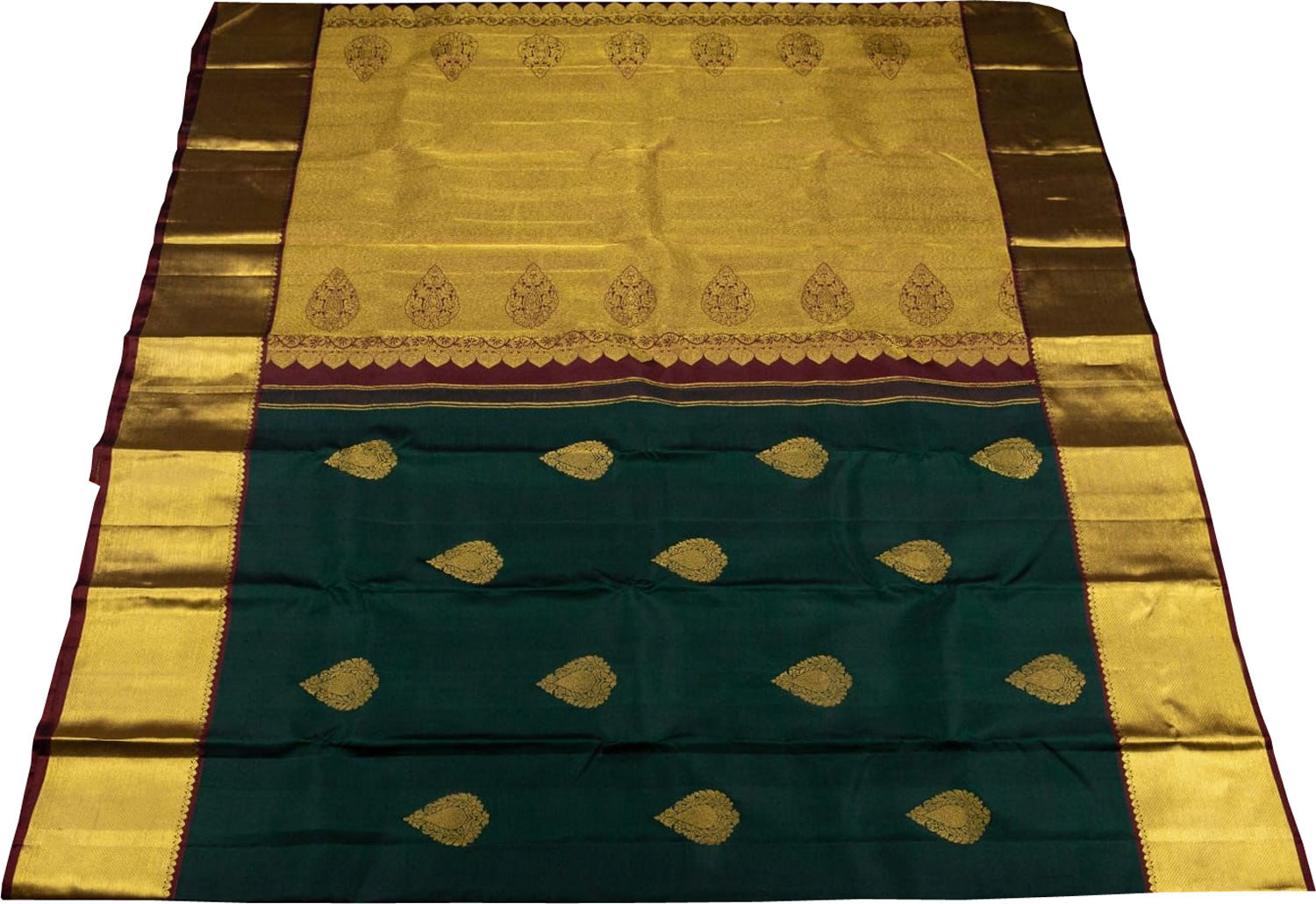 Exquisite Green Pure Kanjiwaram Pure Silk Woven Saree: A Timeless Elegance - Luxurion World