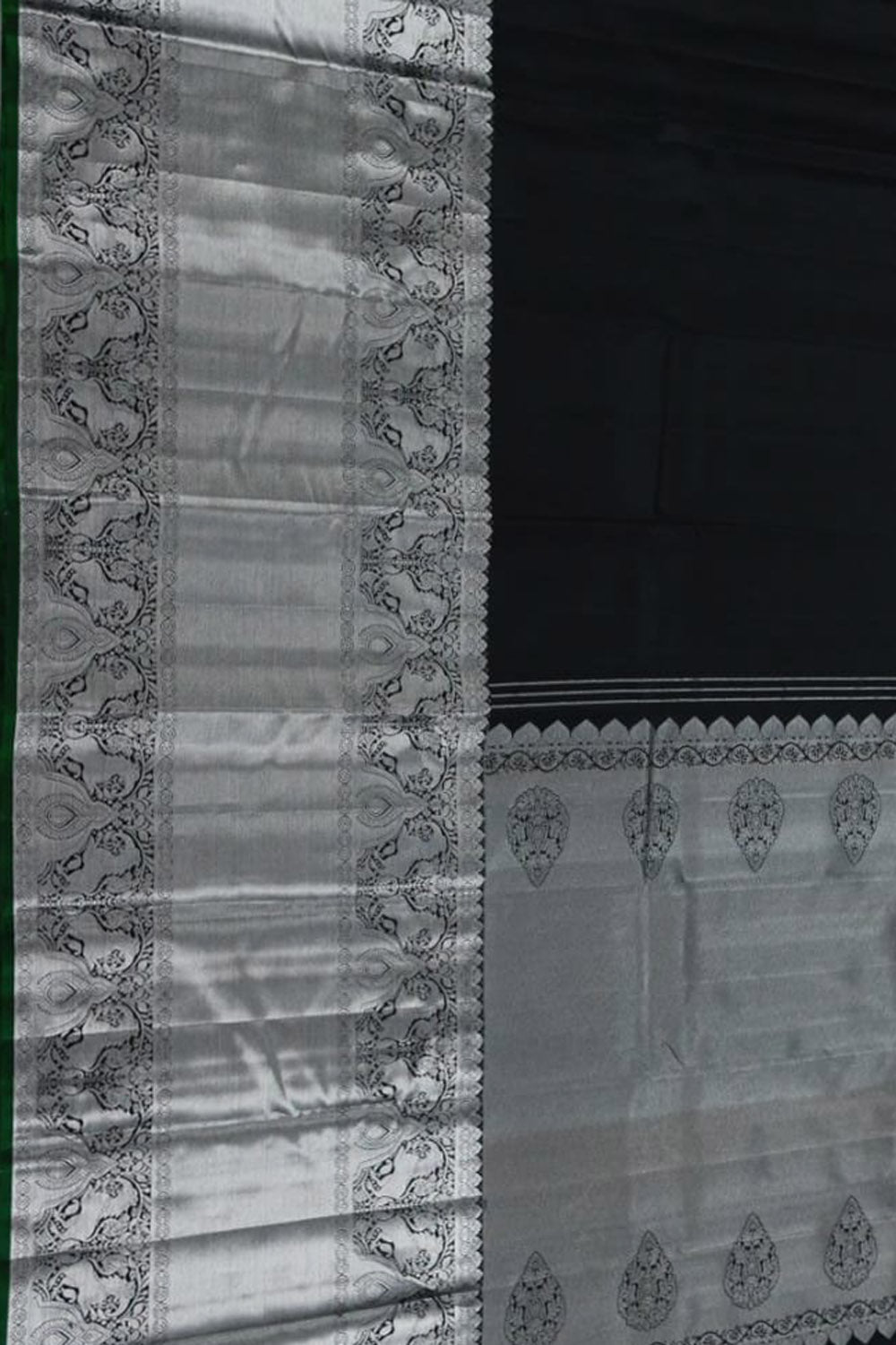 Elegant Black Kanjiwaram Pure Silk Saree: Pure Luxury and Timeless Beauty - Luxurion World