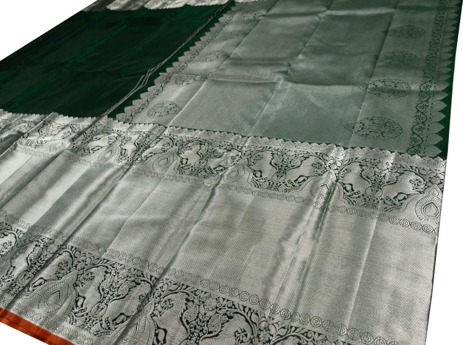 Exquisite Green Pure Kanjiwaram Pure Silk Woven Saree: Timeless Elegance - Luxurion World
