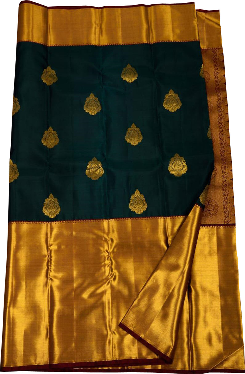 Exquisite Green Kanjeevaram Silk Saree - Handloom Beauty - Luxurion World